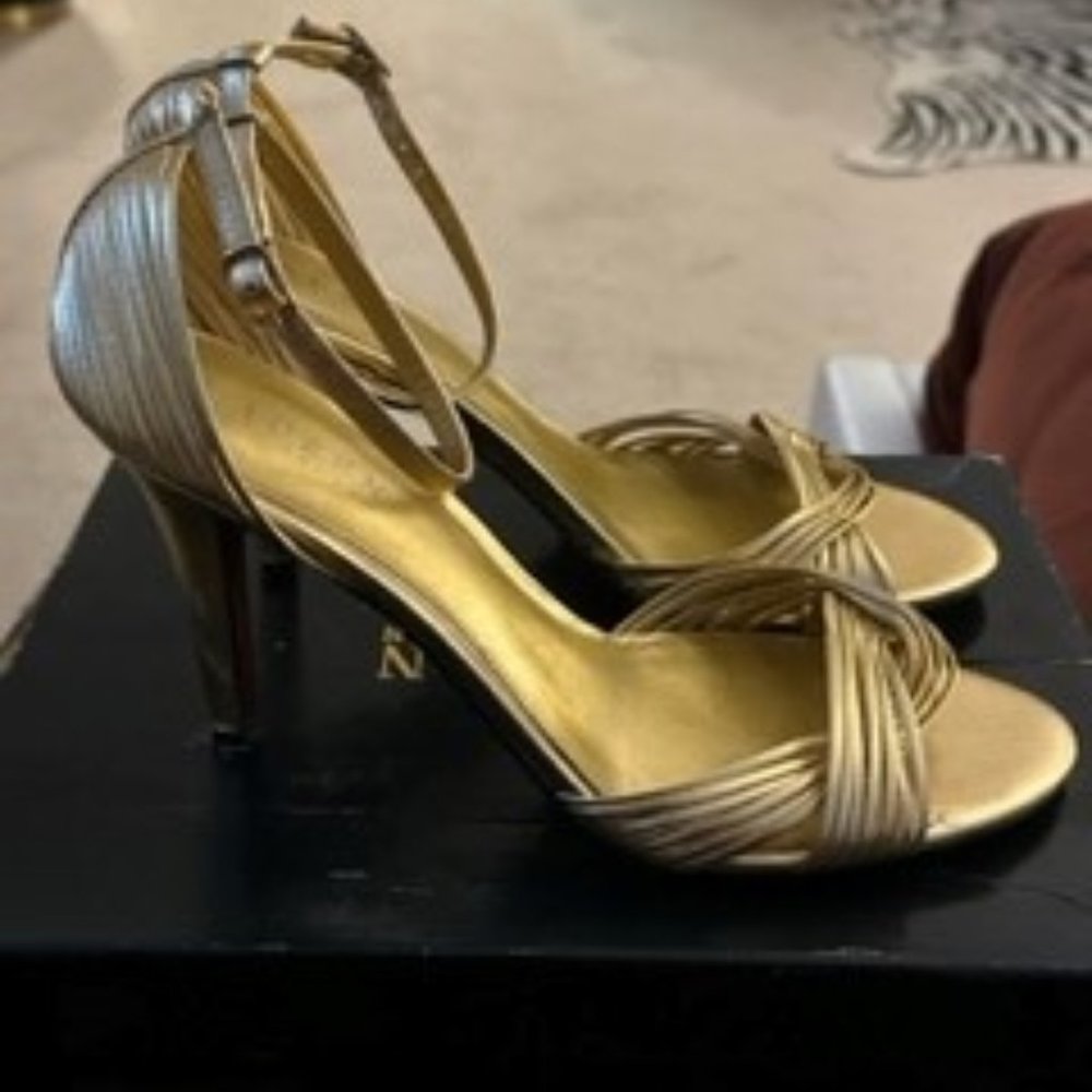 RALPH LAUREN ASTOR GOLD HEELS (9 1/2)